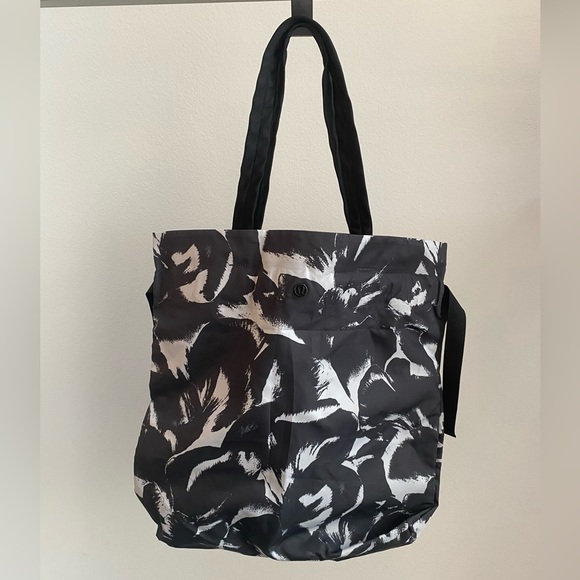 Lululemon Easy As Sunday Tote Bag Beach Midi Flower Pop Starlight Deep Coal - Picture 2 of 5